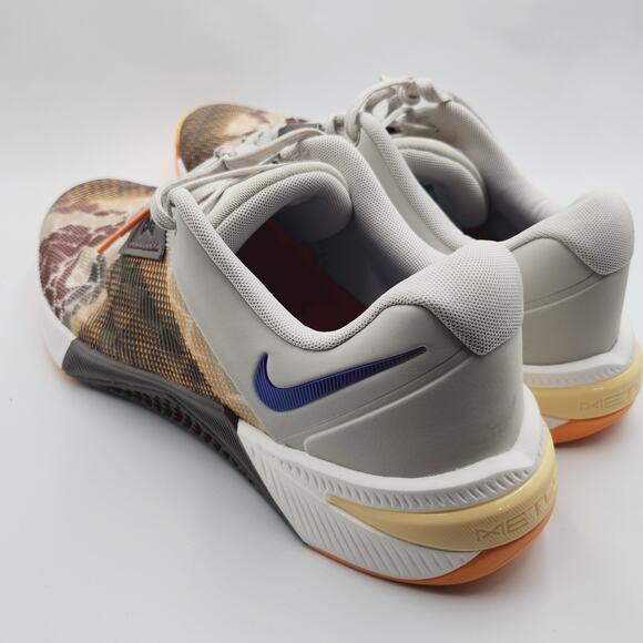 Mens Size 6 Nike Sneakers Metcon 10 AMP Low Light Bone Cave Stone HQ2615-001
